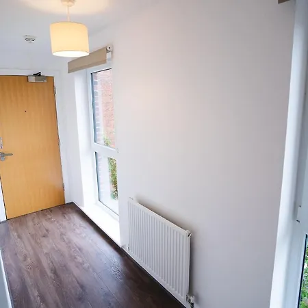 City Centre 2-Bed - New - Free Wi-Fi - Central-3