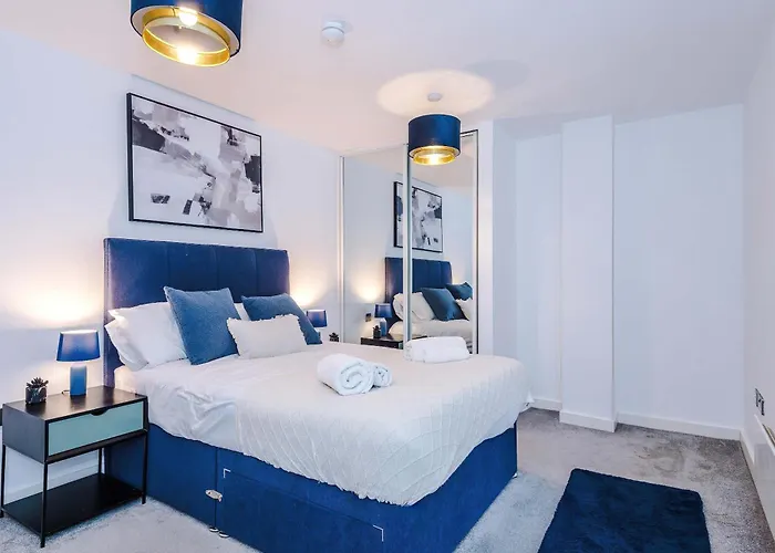 Modern 2 Bed With Balcony By Host A Home