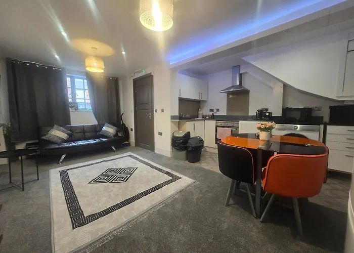 Charming Ground Floor Tudor Apartment Free Wifi Manchester